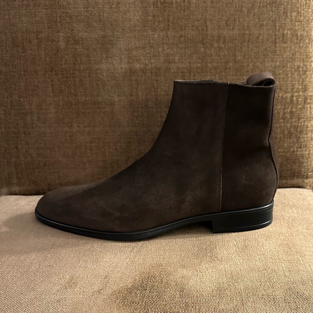 BRUNO MAGLI brown suede boots size 10M. Never Worn.